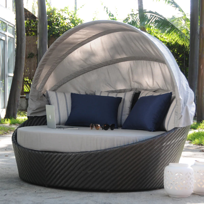 Kannoa Hallo Round Daybed with Canopy